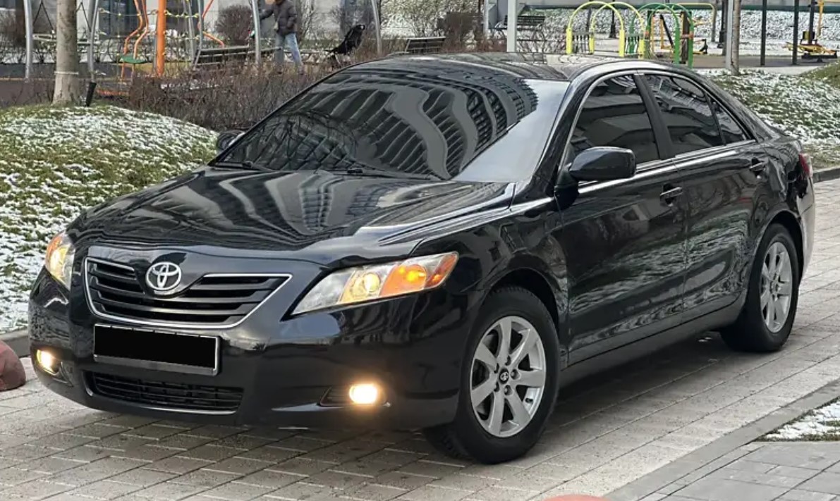 Детальніше про статтю Toyota Camry XV40 2006-2011р. (2.4 і 3.5 л.) огляд і технічні характеристики легенди