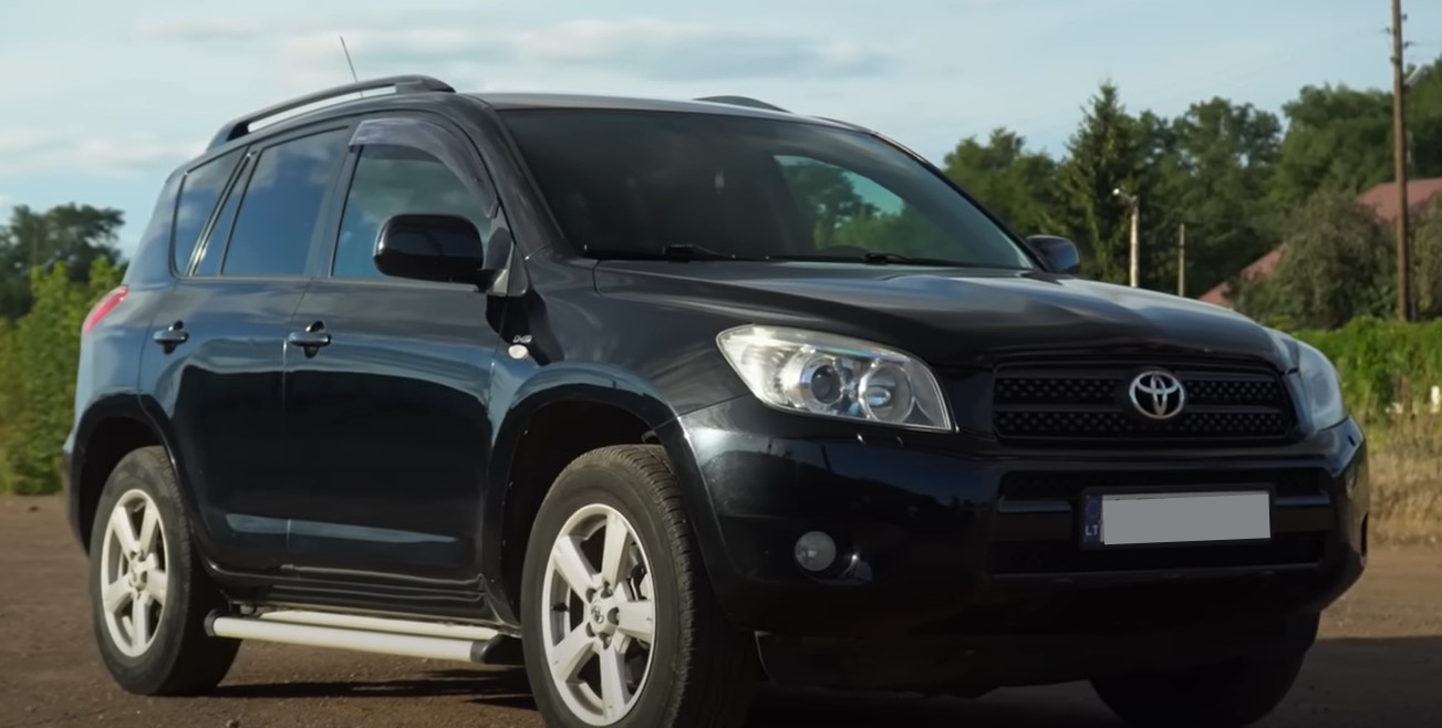 Детальніше про статтю Toyota RAV4 2005рік в кузові XA30: повний огляд та характеристики